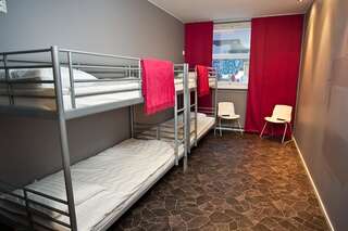 Хостелы Dream Hostel & Hotel Tampere Тампере Четырехместный номер с общей ванной комнатой-2